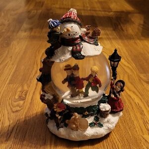 SALE--Frosty The Snowman Snowglobe